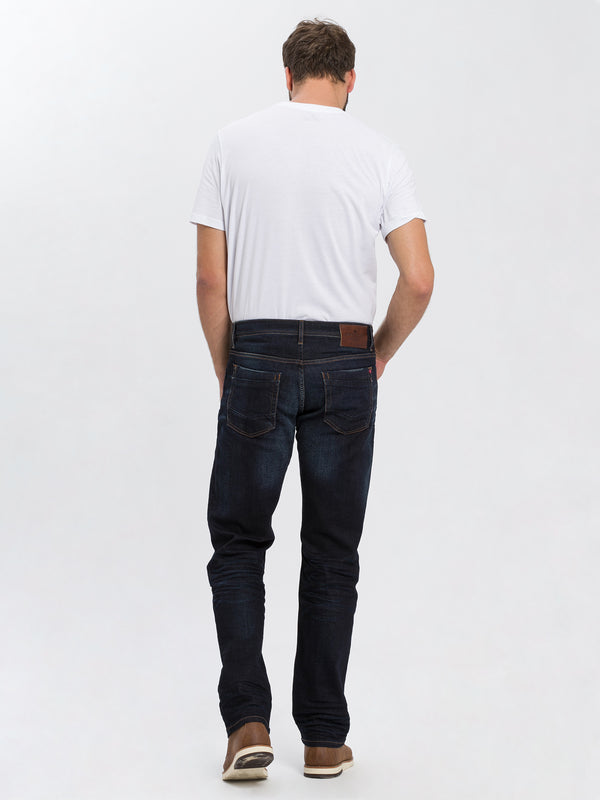 E_161_089_Cross Jeans_ Antoio_Länge 36 - L36- Länge 38 - L38 - Ganzkörperansicht_hinten