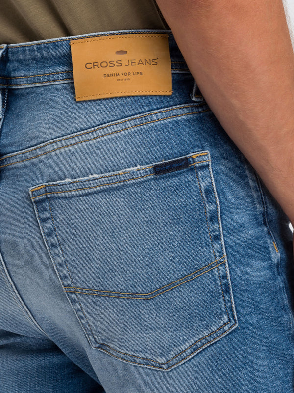 F_164_010_cross_jeans_null_2  1500 × 2000 Pixel_Länge38_L38_Länge36L36_Hinteransicht_Hosentasche