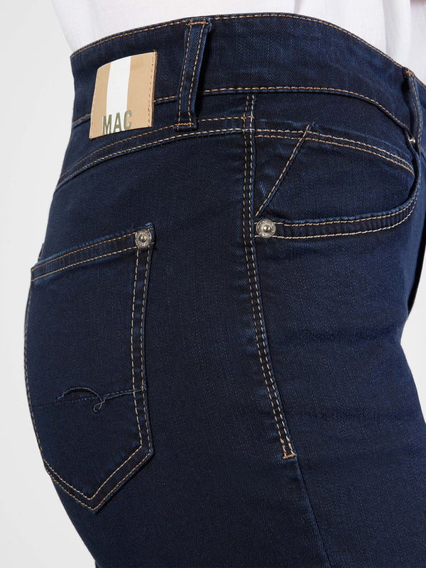 MAC - MELANIE, Feminine Fit, Dark Rinsewash, Dark Blue, Dunkelblau, Straight Leg, High Waist, Länge 34 - L34 - Länge 36 - L36 - seitlich - Gesäß - Detailansicht