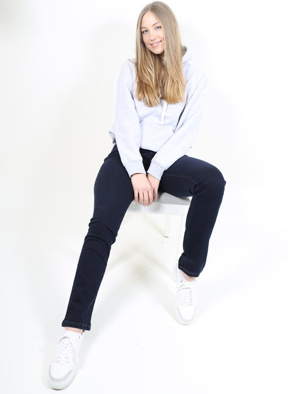 PIONEER - BETTY, Straight Fit, Blue Back, Mid Waist, Länge 34 - L34 - Länge 36 - L36 - Länge 38 - L38 - vorne - Ganzkörper - sitzend