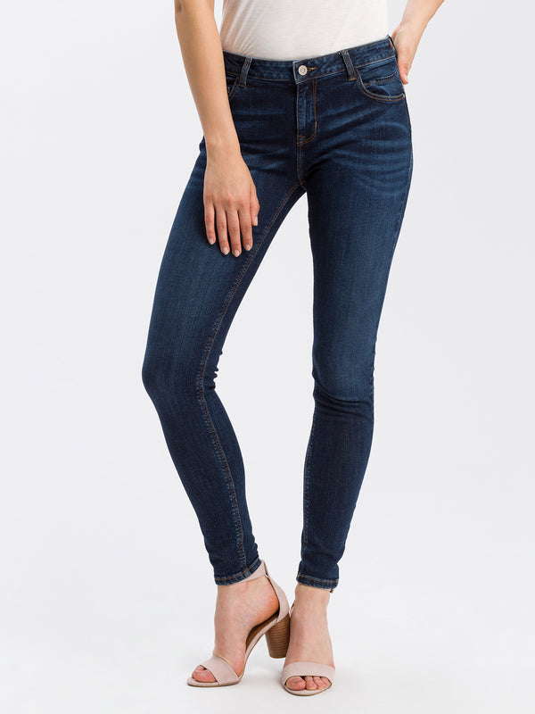 P_419_012_cross_jeans_null_3  1500 × 2000 Pixel_Länge37_L37_Frontseite_Hosenansicht